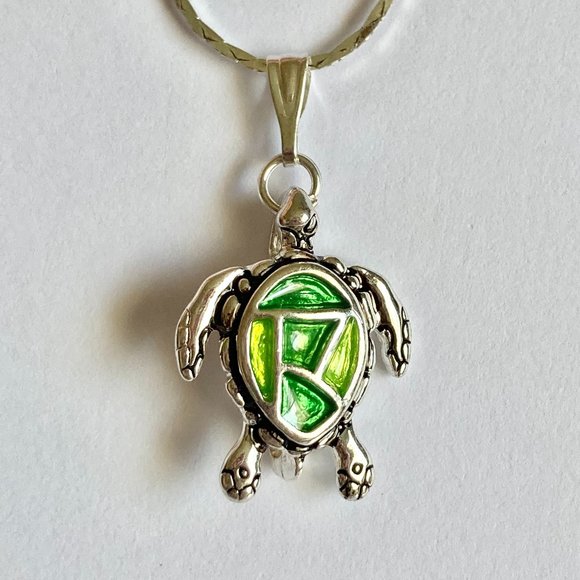 Silver Sea Life Turtle Necklace 18" Green Enamel Nautical Island USA - Picture 1 of 9